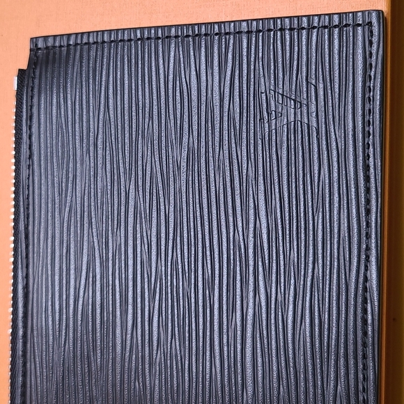 NEW UNUSED LOUIS VUITTON LV BLACK EPI LEATHER FELICIE ZIP INSERT SILVER HARDWARE - Picture 3 of 13